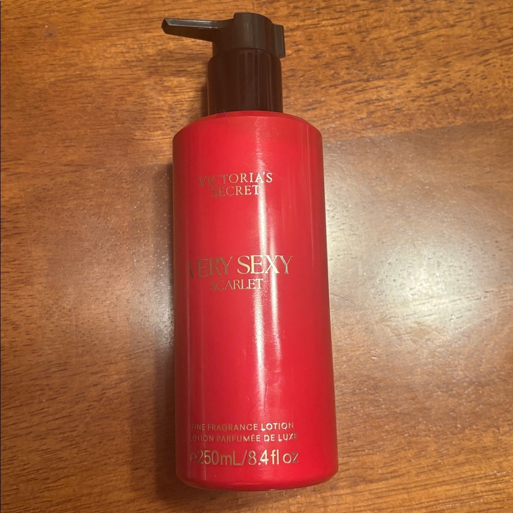 Victoria's Secret Very Sexy Scarlet Lotion in Red